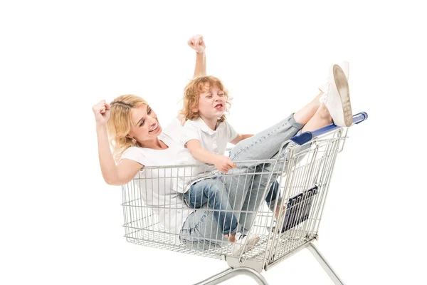 Család ül a bevásárlókosár — Stock Fotó