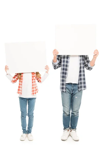 Padre e hija con pancartas en blanco — Foto de Stock