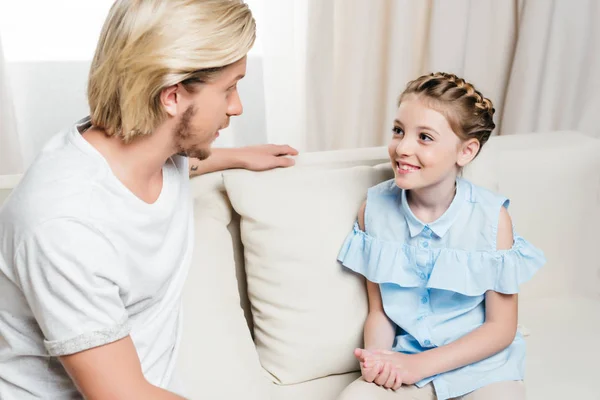Father and daughter at home — Stock Photo