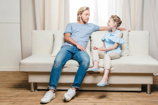Father and daughter at home — Stock Photo