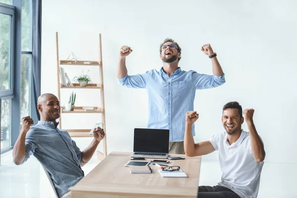 Gente de negocios multiétnicos - foto de stock