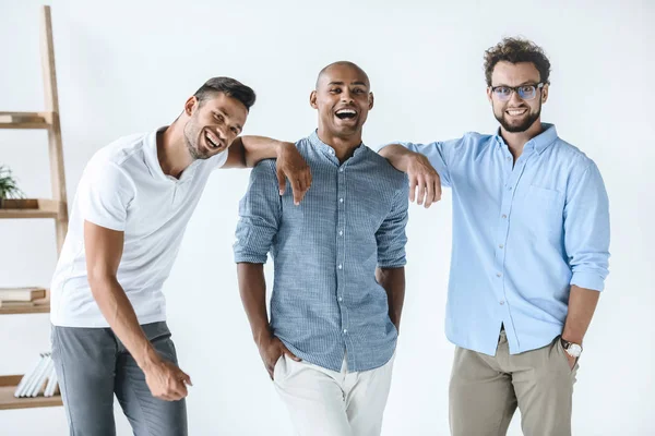 Jeunes hommes d'affaires multiethniques — Photo de stock