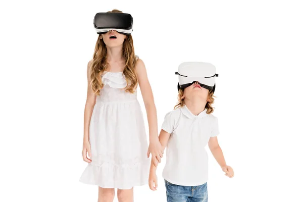Діти у гарнітурах віртуальної реальності — стокове фото