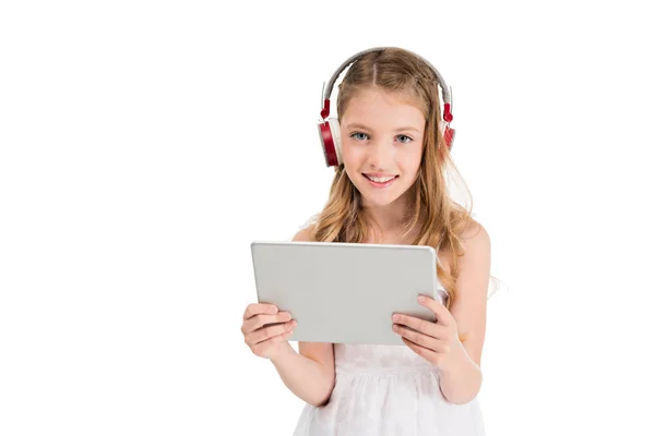 Enfant dans un casque avec tablette — Photo de stock