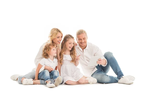 Familia con Tablet Digital — Stock Photo