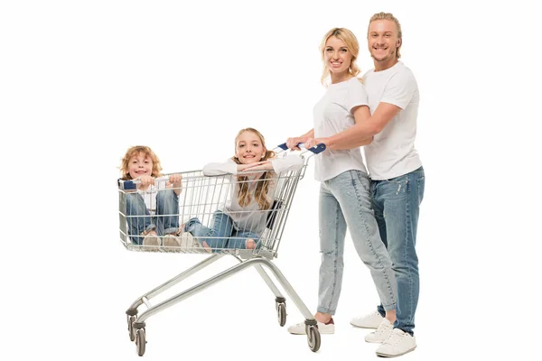 Familia y carrito de compras - foto de stock