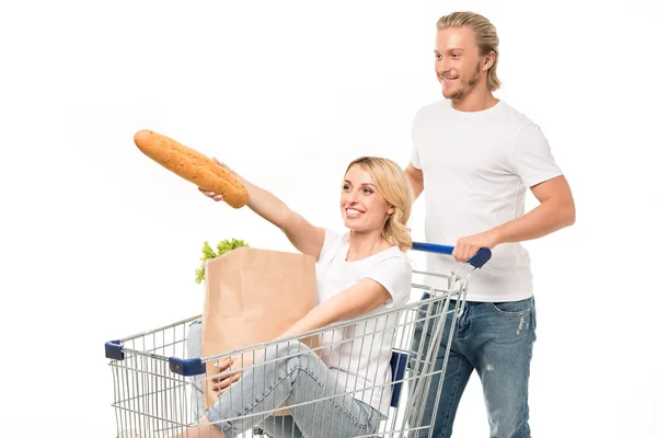 Pareja con carrito de compras - foto de stock