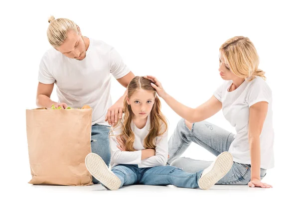 Famille avec sac en papier — Photo de stock