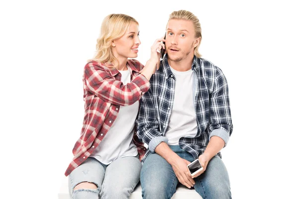 Couple with smartphones — Stock Photo