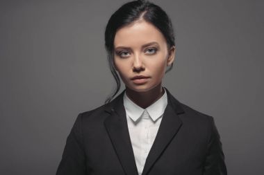 Kendine güvenen cazip iş kadını