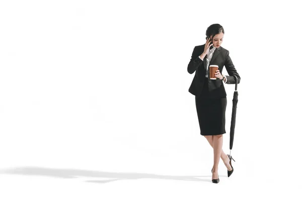Mujer de negocios hablando en smartphone — Foto de Stock