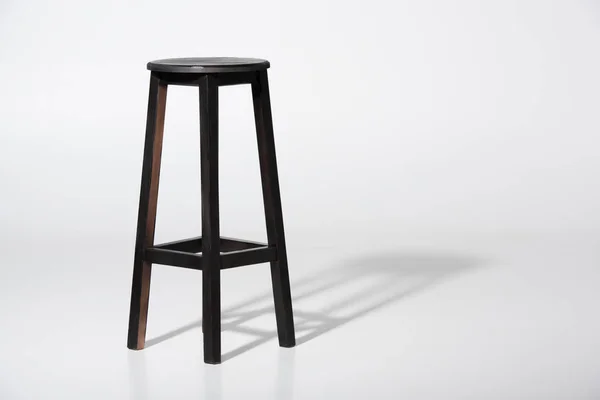 Классический черный барный стул — стоковое фото