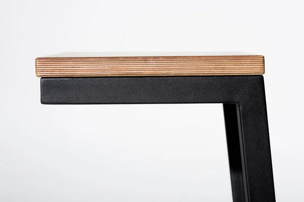 Banquinho elegante com tampo de madeira — Fotografia de Stock