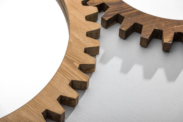 Два деревянных зубца
