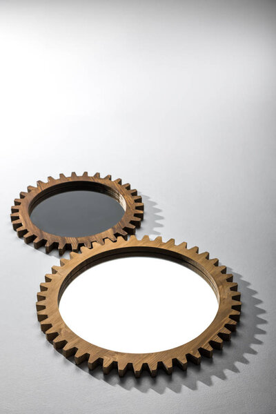 Два деревянных зубца
