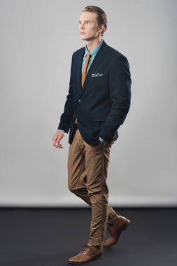 yakışıklı genç işadamı