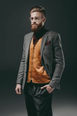 gözlük yakışıklı adam