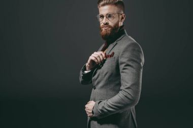 gözlük yakışıklı adam
