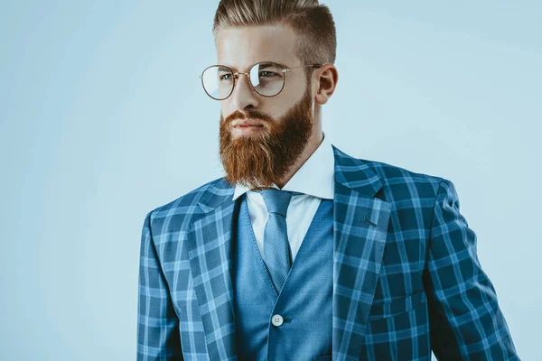 Hombre en gafas de vista con peinado elegante — Foto de Stock