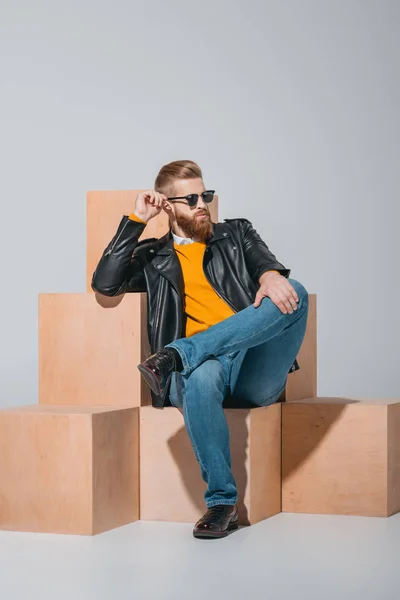 Fashionable man in leather jacket — Stock Photo, Image