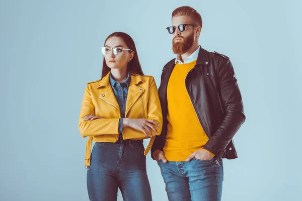 Pareja de moda en chaquetas de cuero — Foto de Stock