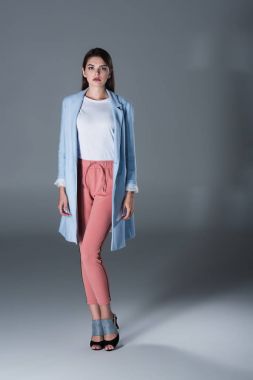 çekici kız mavi açmada