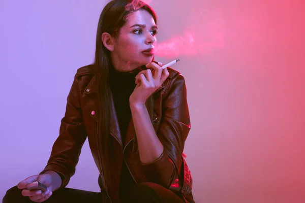Model smoking cigarette — Stock Photo, Image