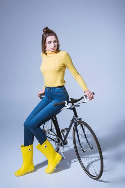 Beautiful girl with bicycle — Stock Photo, Image