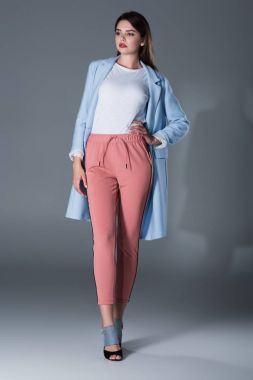 model mavi açmada poz