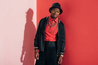 şık Afrikalı-Amerikalı adam 