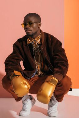 şık adam boks eldiven