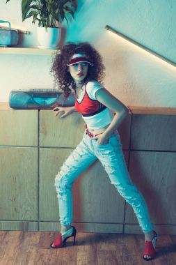 şapkalı genç moda kadın