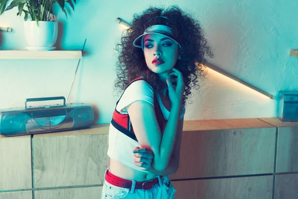 şapkalı genç moda kadın