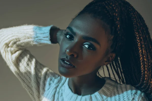 Hermosa mujer afroamericana — Foto de Stock