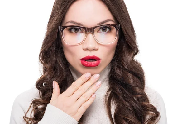 Mulher com lábios brilhantes em óculos — Fotografia de Stock