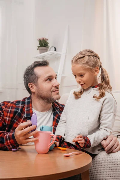 Child having tea party with father — Stock Photo, Image