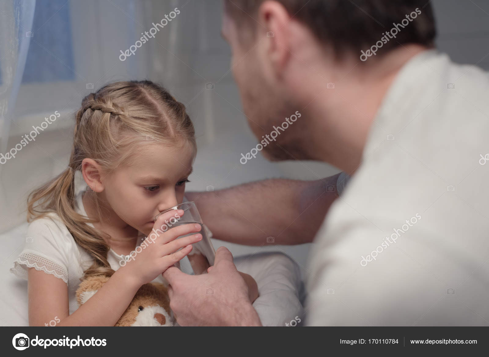 Сын дал в ротик. Девочка девочку в ротик. Не берут а дают. Мама спит с открытым ртом. Сын дал в ротик.