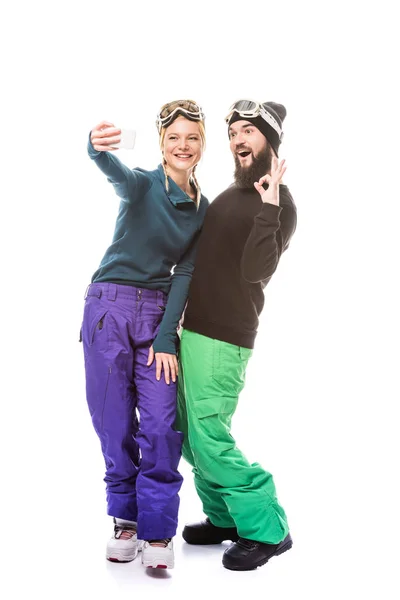 Snowboarders tomando selfie — Foto de Stock