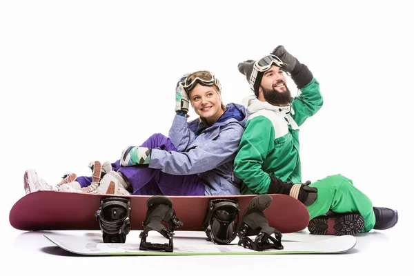 Par i snowboard kostymer med snowboards — Stockfoto