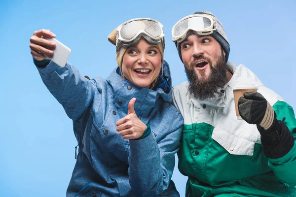 Snowboarders taking selfie — Stock Photo, Image