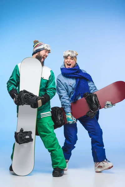 Young snowboarders with snowboards — Stock Photo, Image