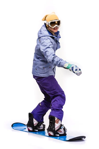 Frau steht auf Snowboard — Stockfoto