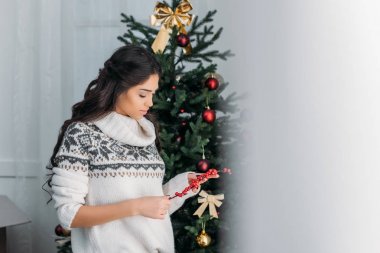 kadın şube Noel dekorasyonu için çilek ile