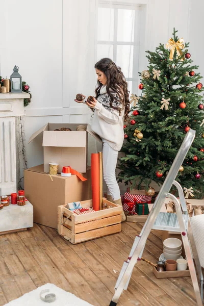 Woman with christmas decorations — Free Stock Photo