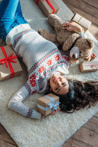 Woman with teddy bear and christmas gifts — Free Stock Photo