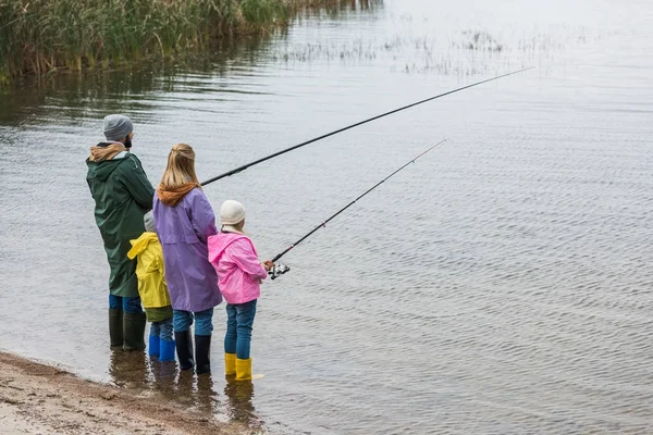 Family fishing — Stock Photo, Image