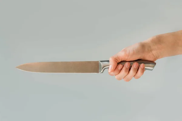 Mujer sosteniendo cuchillo en la mano — Foto de Stock