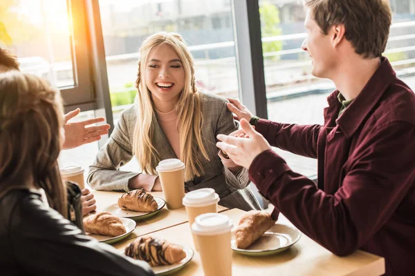 Friends sitting at cafe — Stock Photo, Image