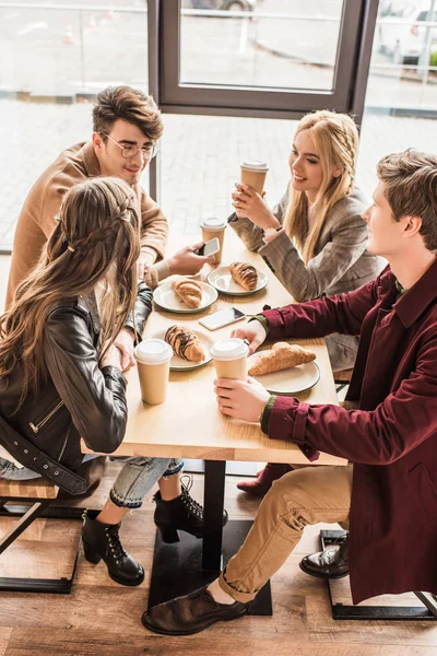 Friends sitting at cafe — Stock Photo, Image