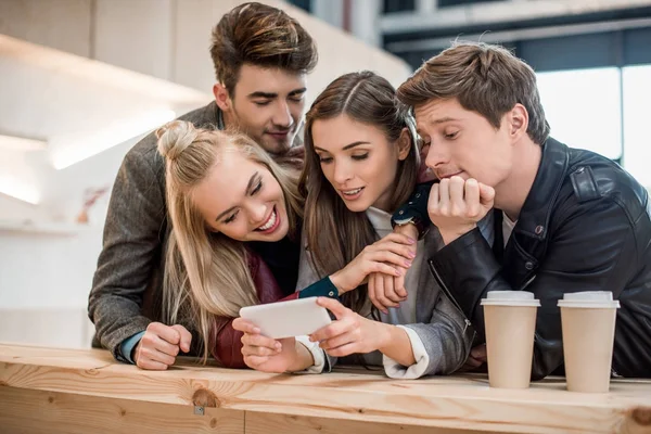 Friends looking at smartphone — Stock Photo, Image